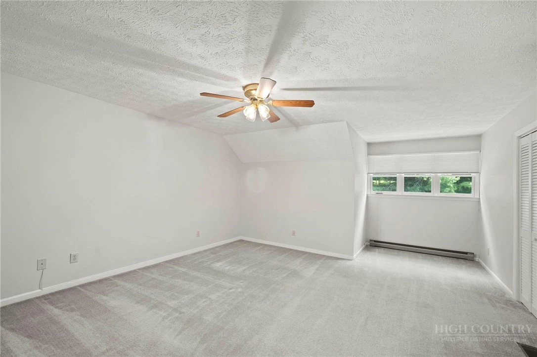 Image number 18 for the current listing
