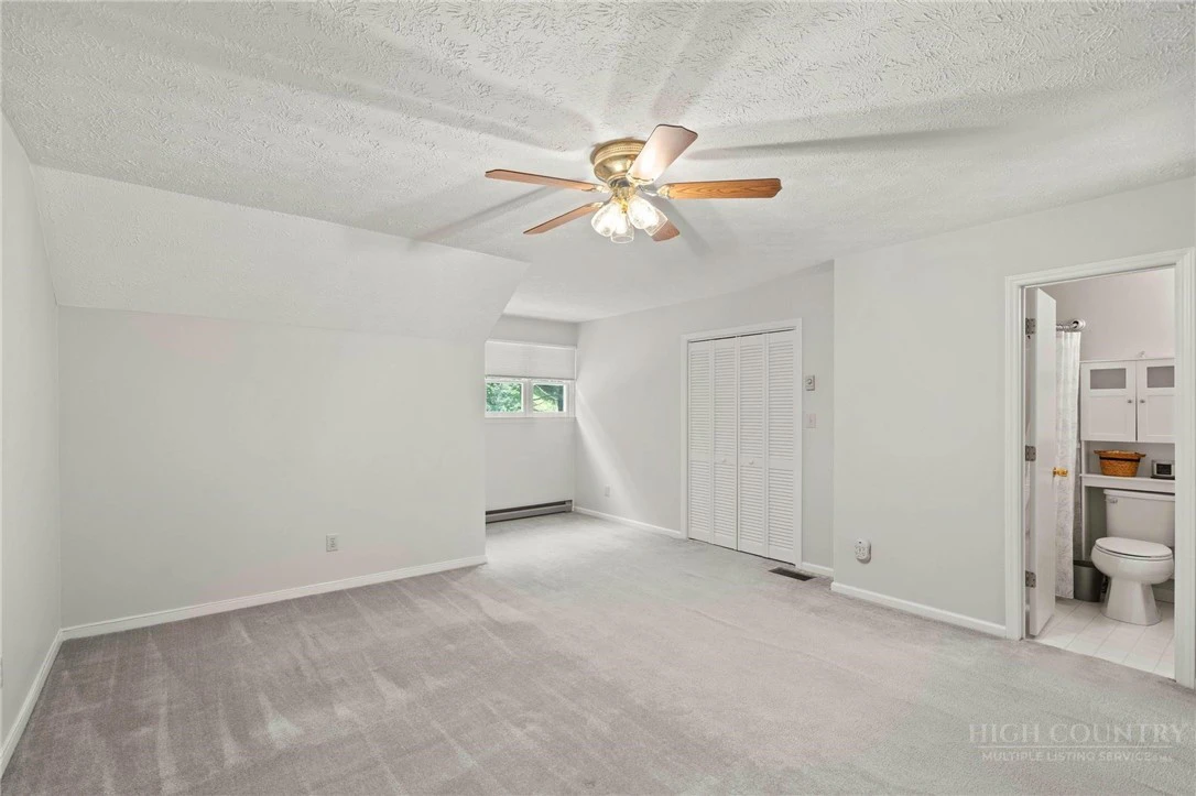 Image number 19 for the current listing