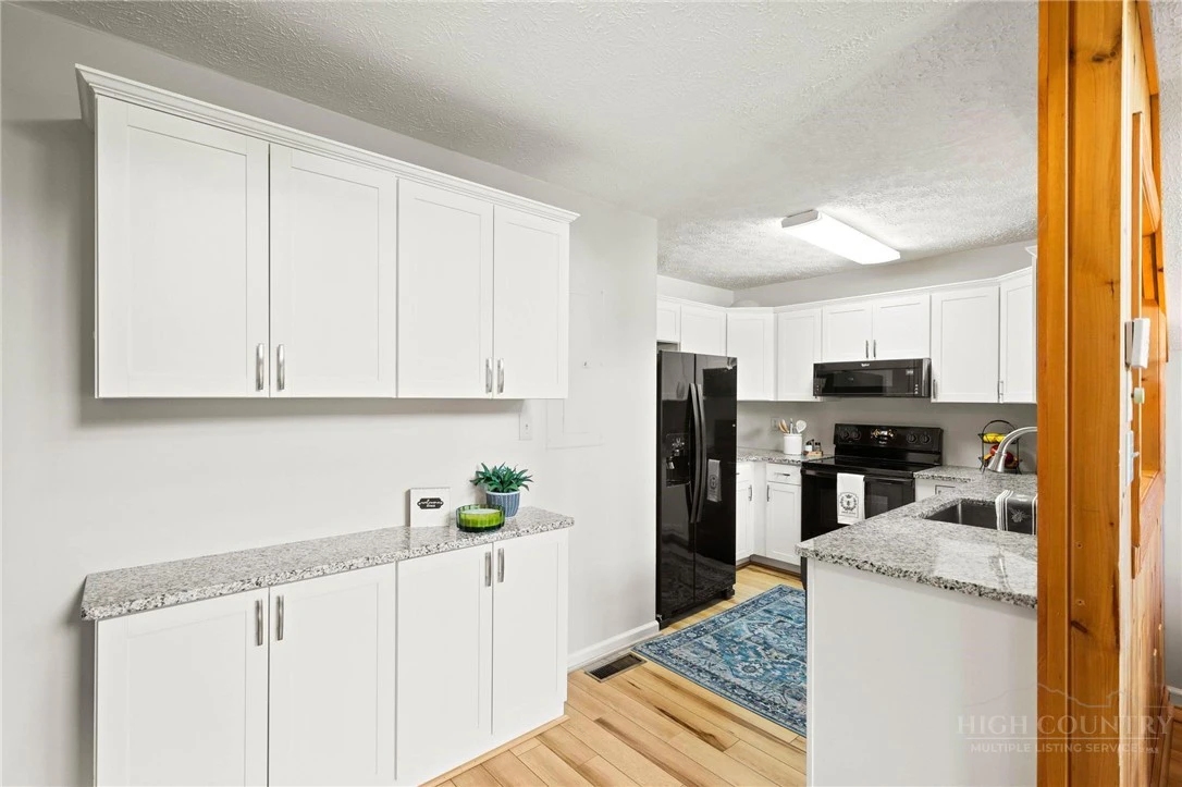 Image number 10 for the current listing