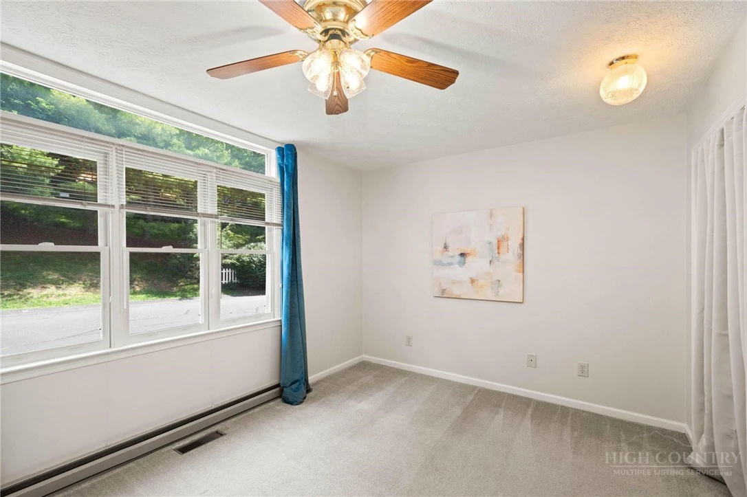 Image number 21 for the current listing