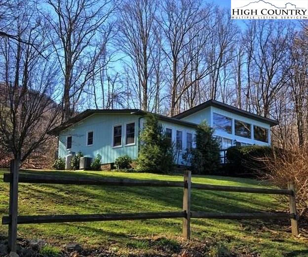 Image number 1 for the current listing