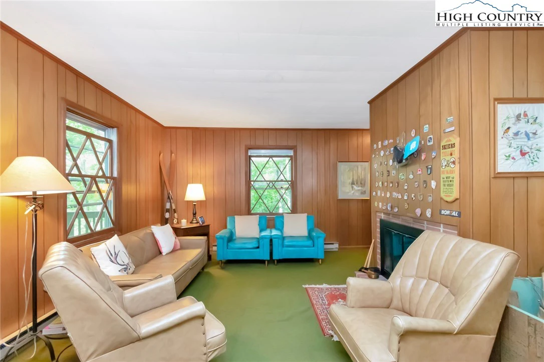 Image number 19 for the current listing