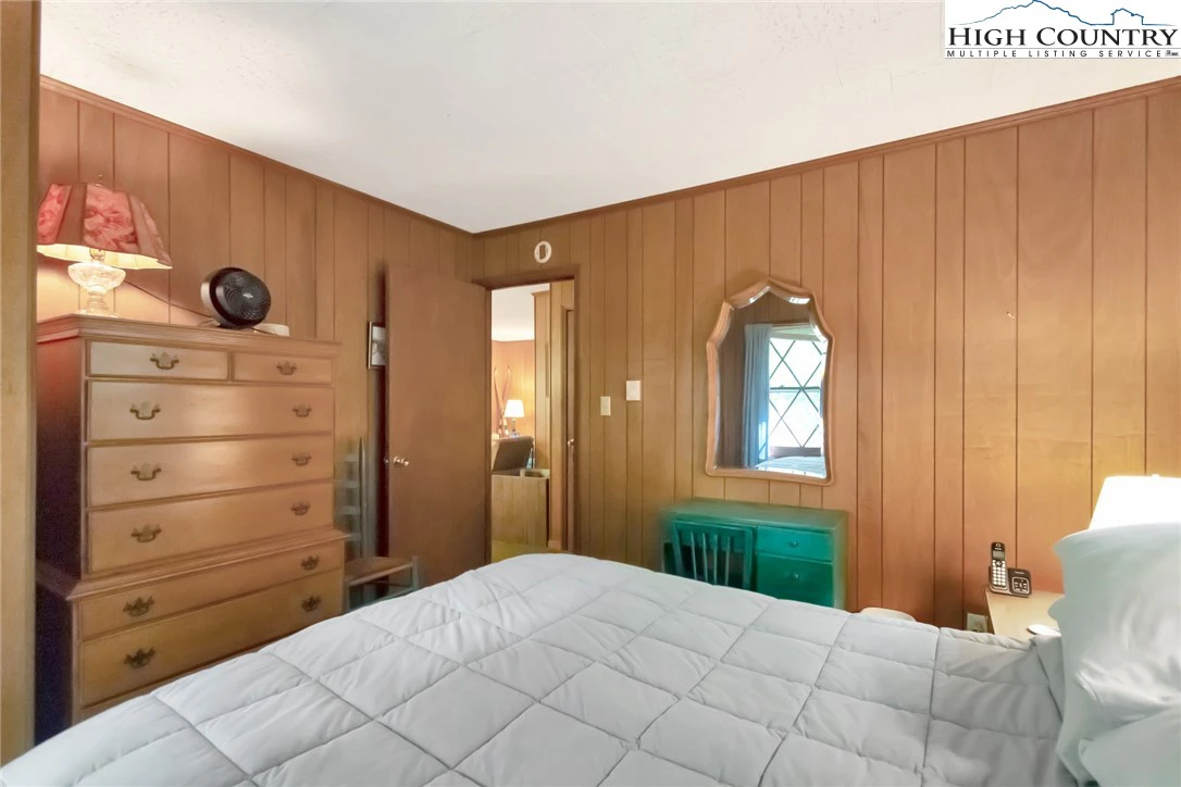 Image number 2 for the current listing
