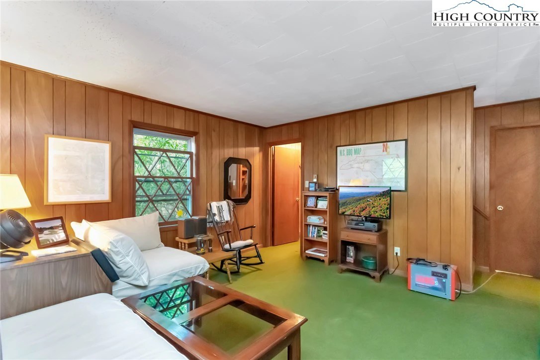 Image number 11 for the current listing