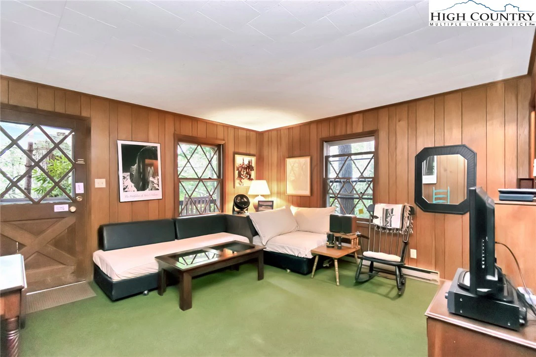 Image number 10 for the current listing