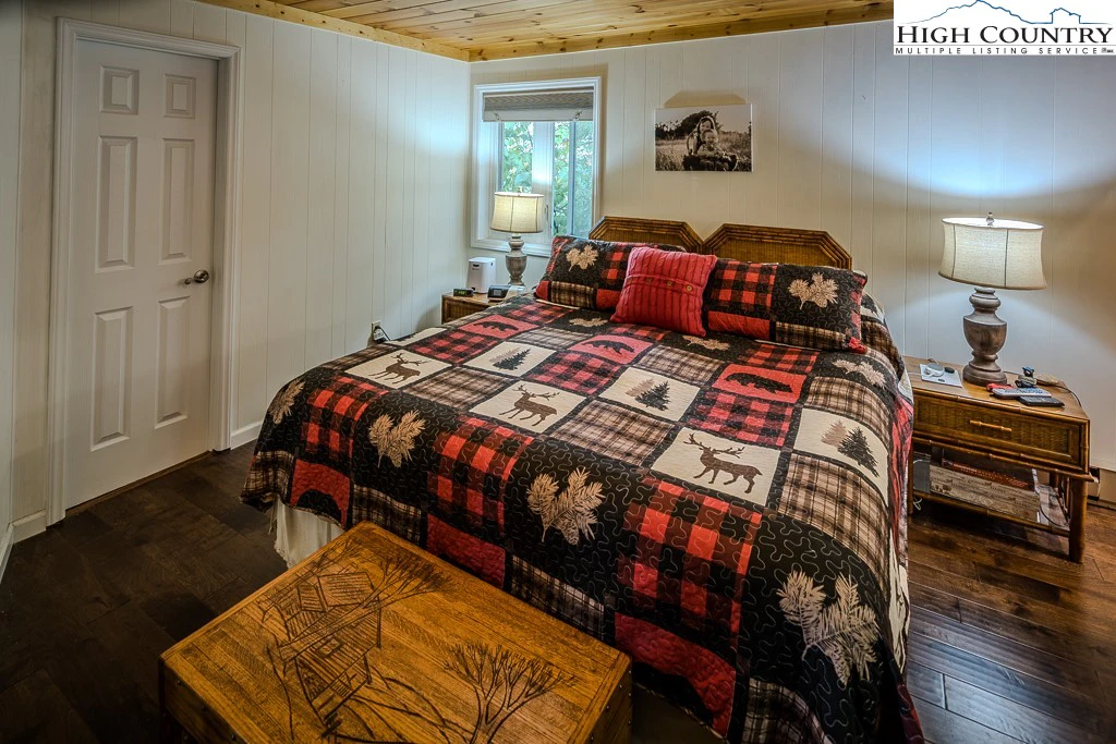 Image number 3 for the current listing
