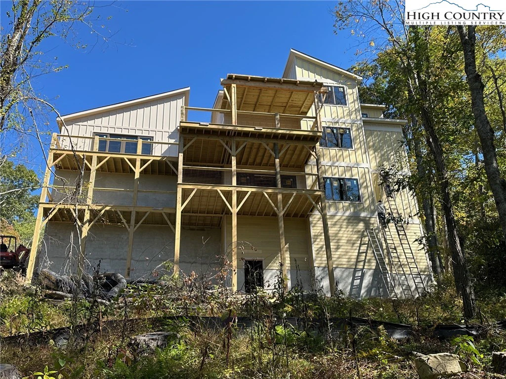 Image number 18 for the current listing