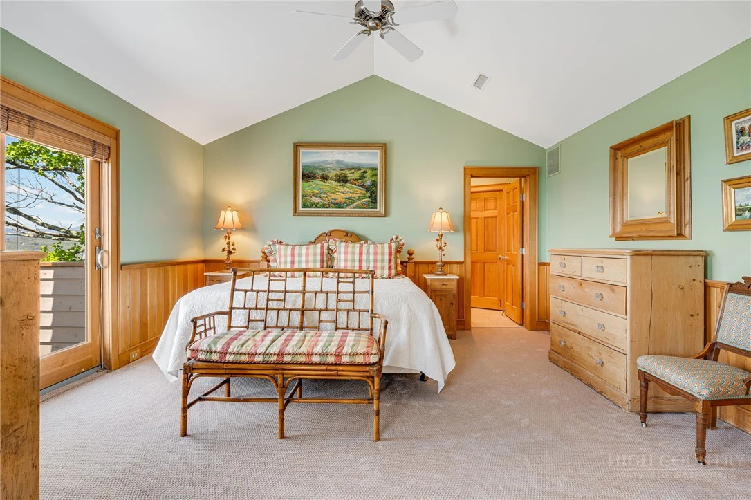 Image number 14 for the current listing