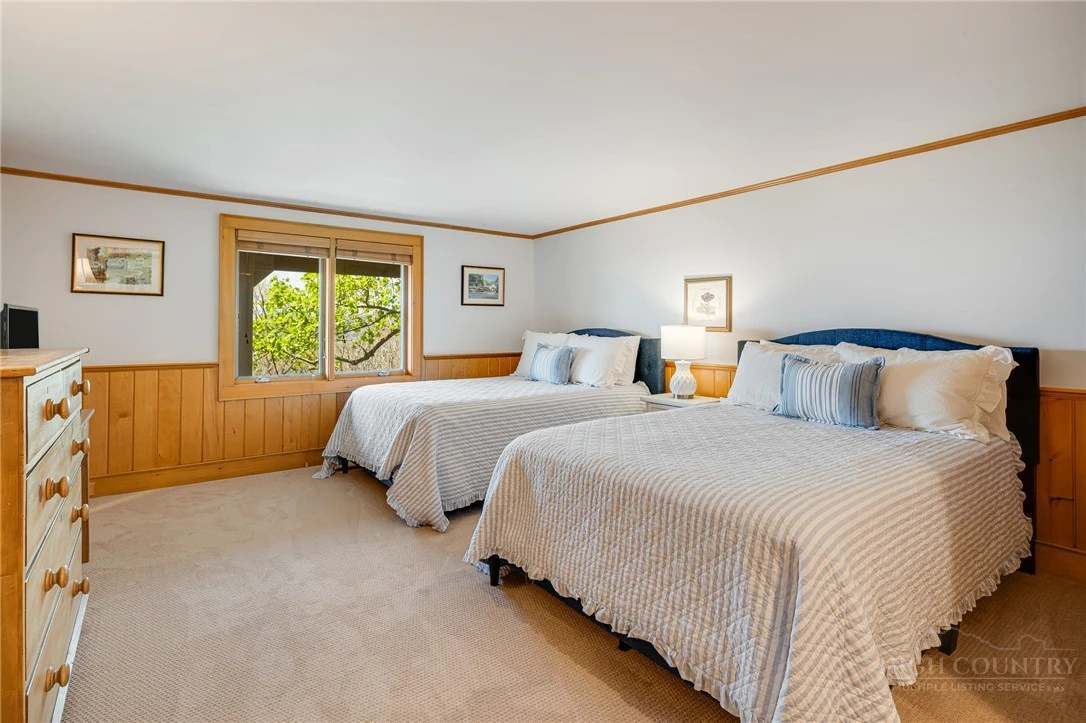 Image number 8 for the current listing