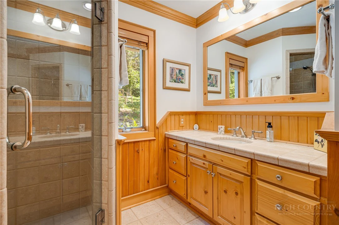 Image number 9 for the current listing