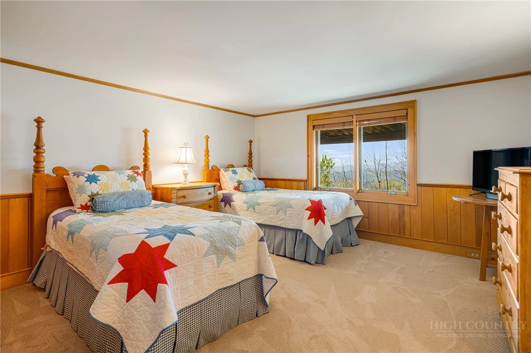 Image number 10 for the current listing