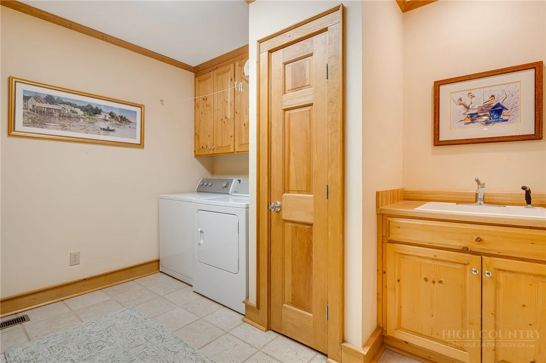 Image number 11 for the current listing