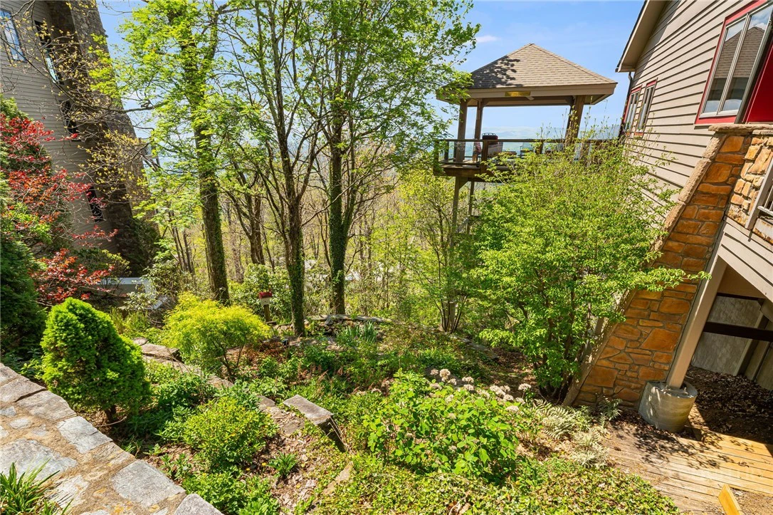Image number 13 for the current listing
