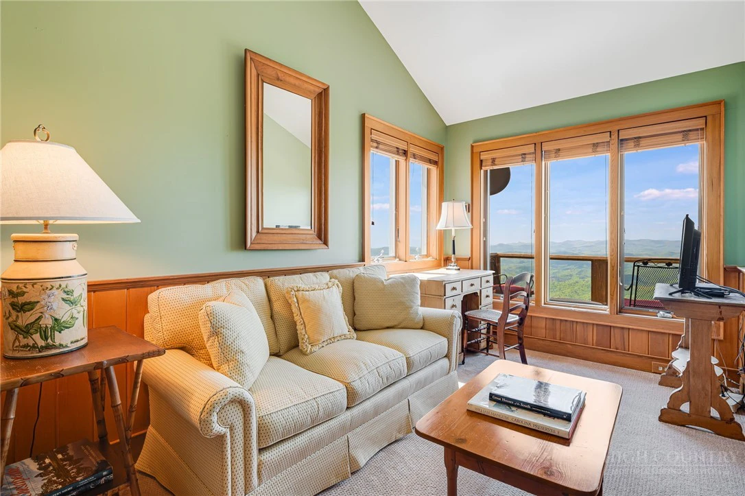 Image number 3 for the current listing
