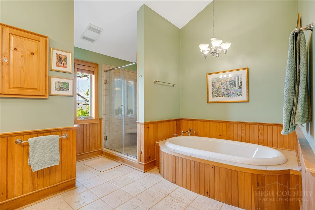 Image number 5 for the current listing