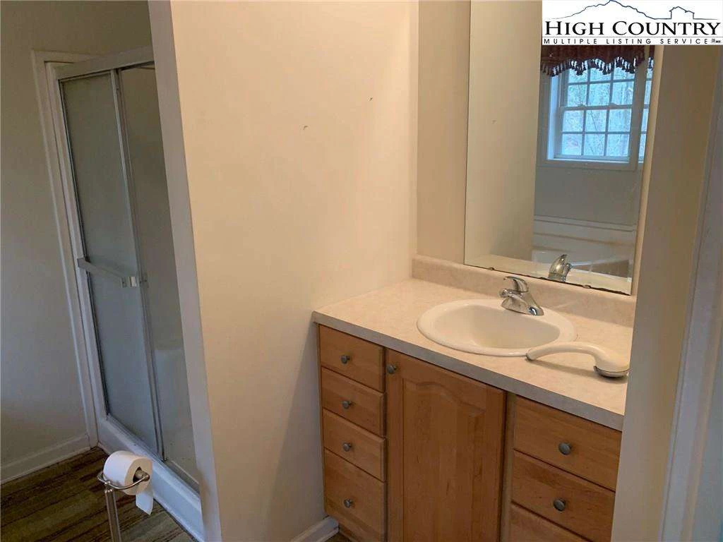 Image number 11 for the current listing