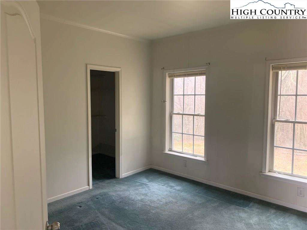 Image number 10 for the current listing