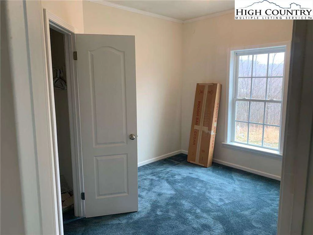 Image number 9 for the current listing