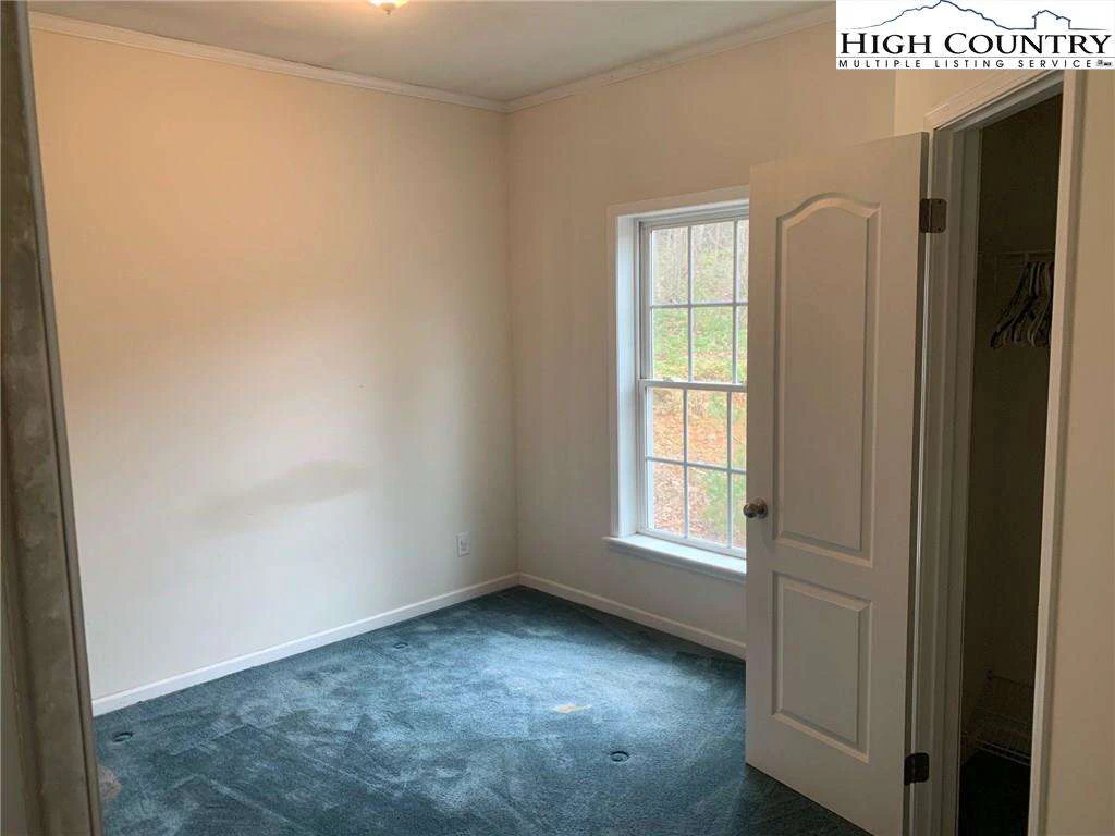 Image number 8 for the current listing