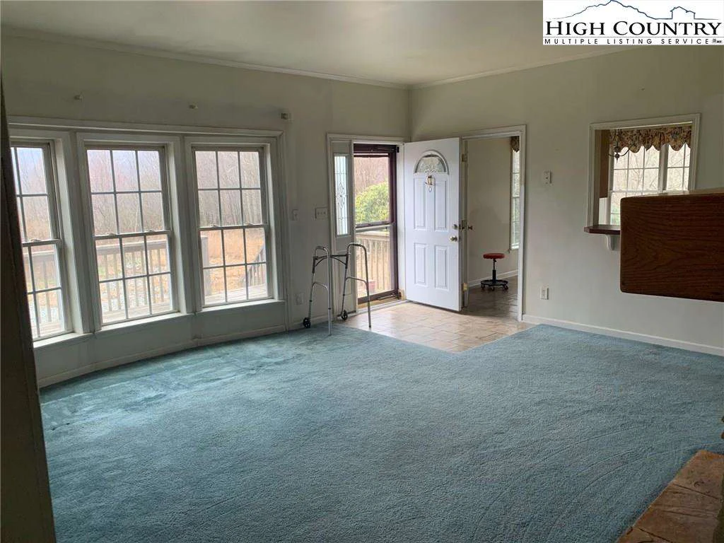 Image number 6 for the current listing