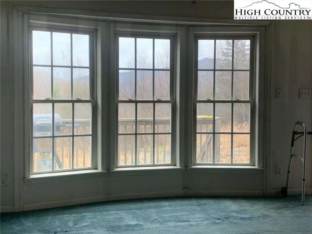 Image number 5 for the current listing