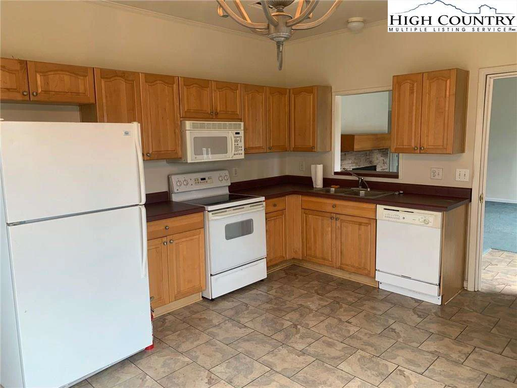 Image number 14 for the current listing