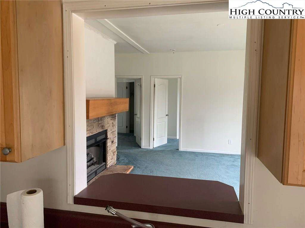Image number 13 for the current listing