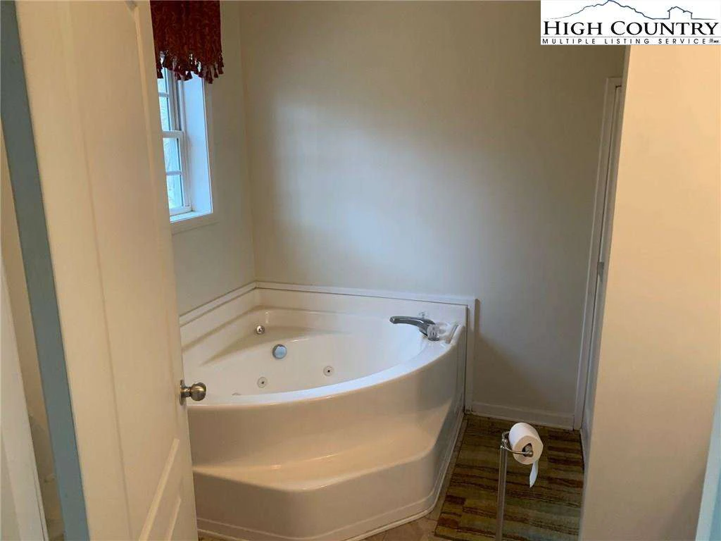 Image number 2 for the current listing