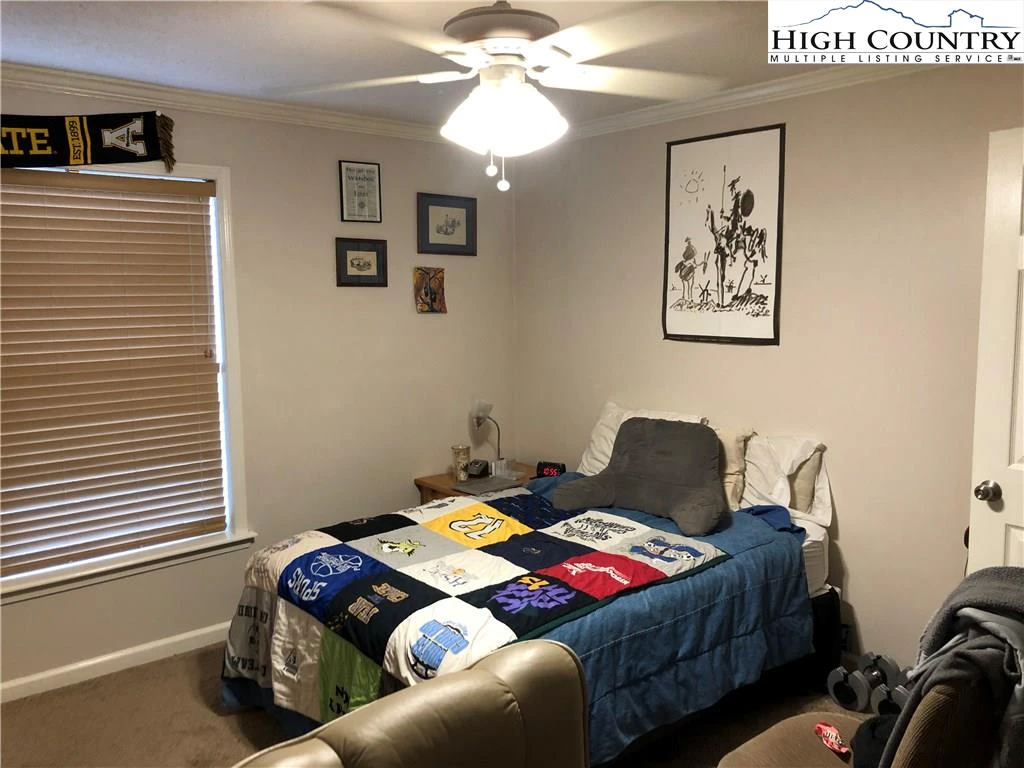 Image number 11 for the current listing