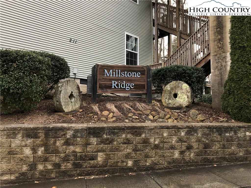 Image number 3 for the current listing