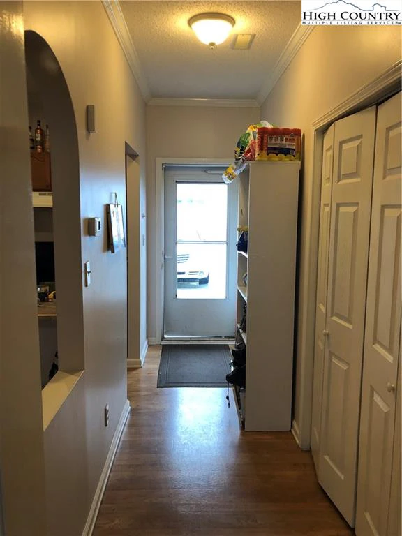 Image number 5 for the current listing