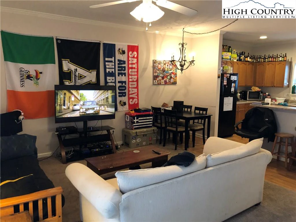 Image number 8 for the current listing