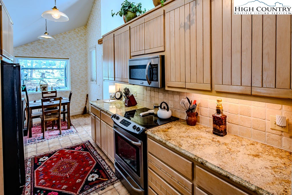 Image number 3 for the current listing