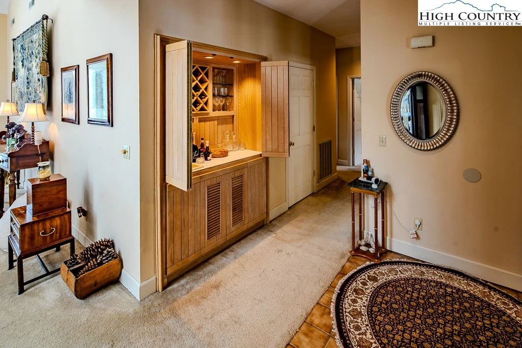 Image number 6 for the current listing