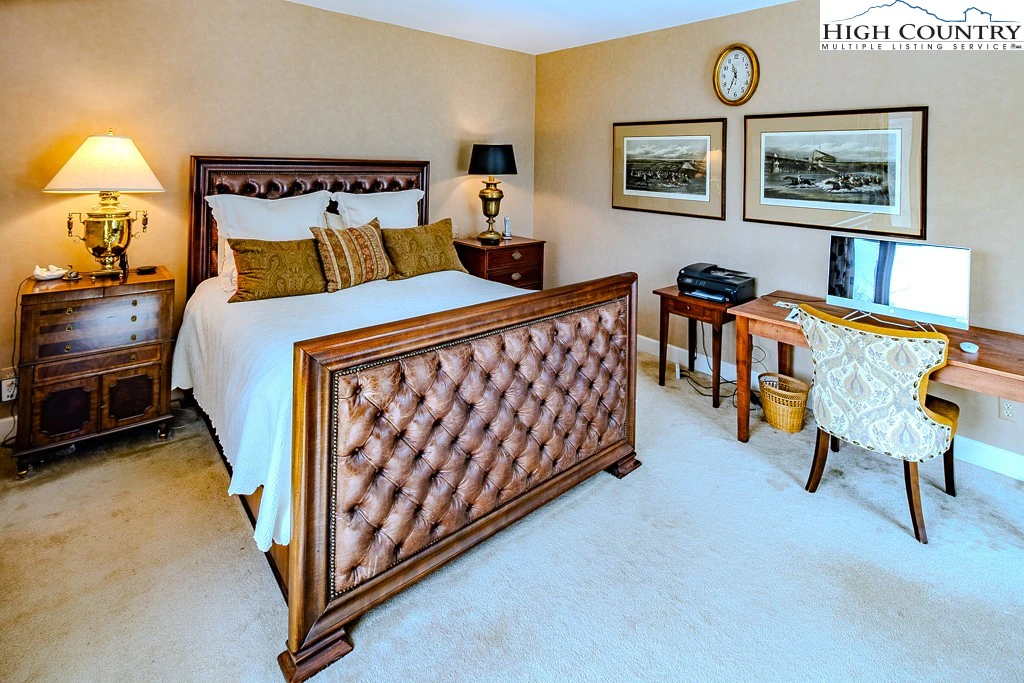 Image number 7 for the current listing