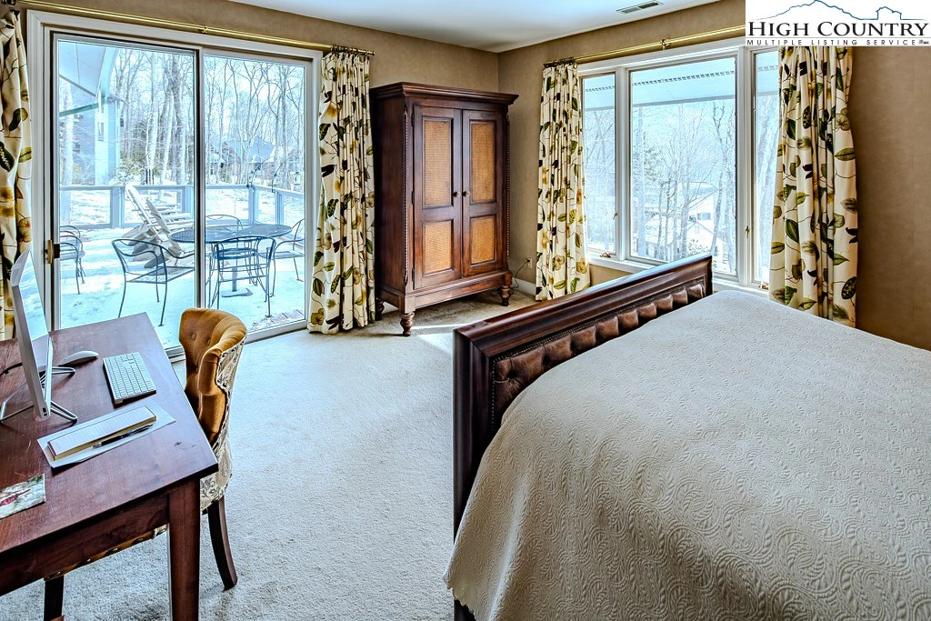 Image number 8 for the current listing