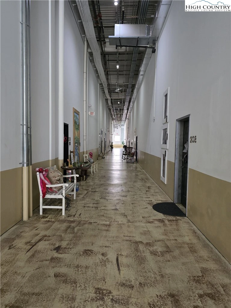 Image number 15 for the current listing