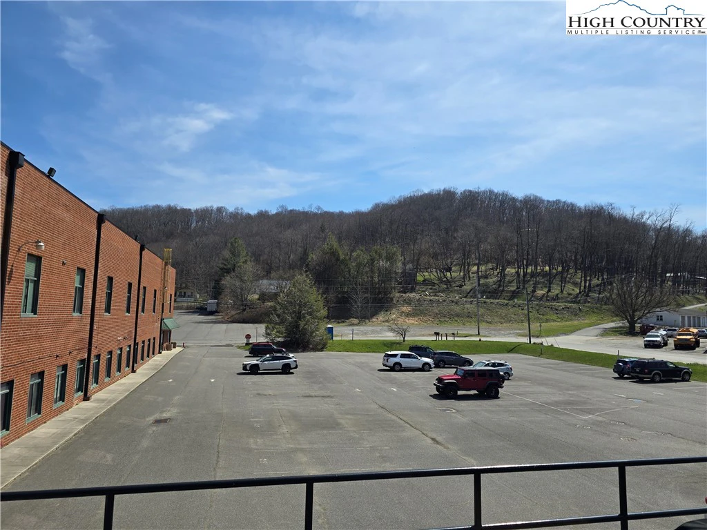 Image number 17 for the current listing