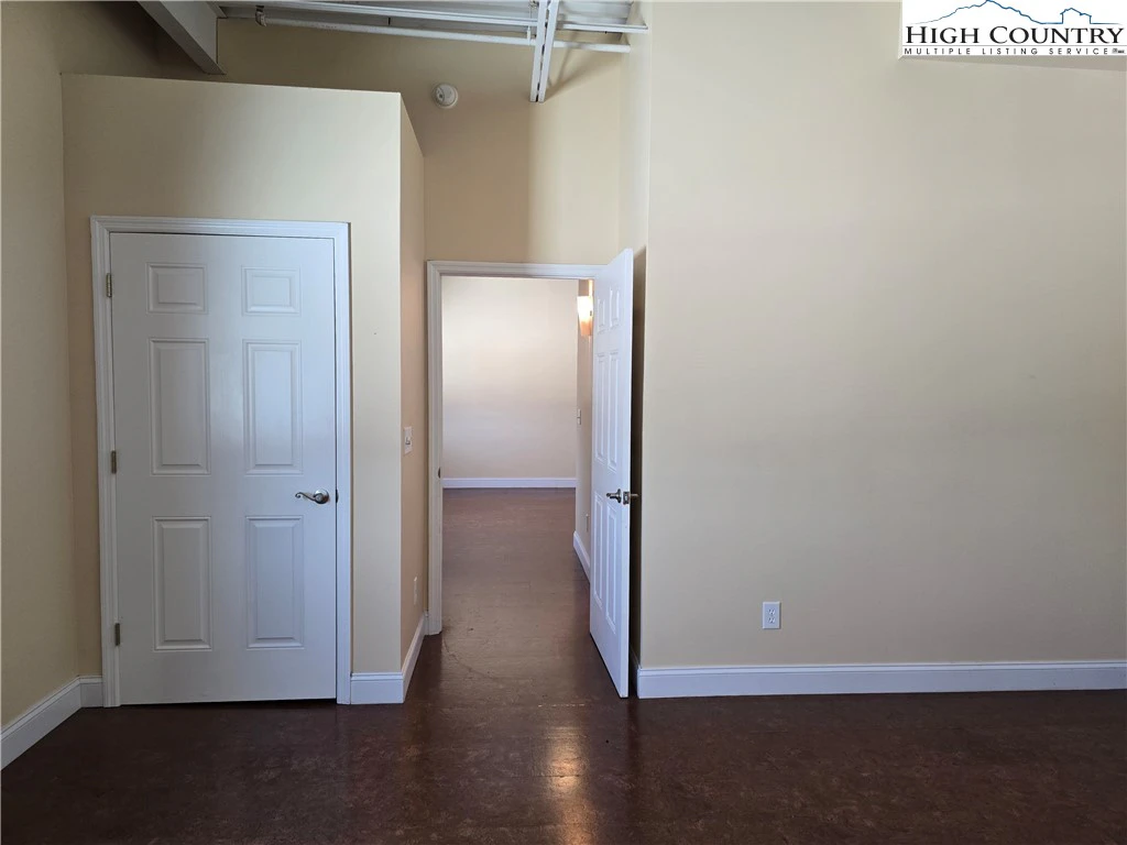Image number 5 for the current listing