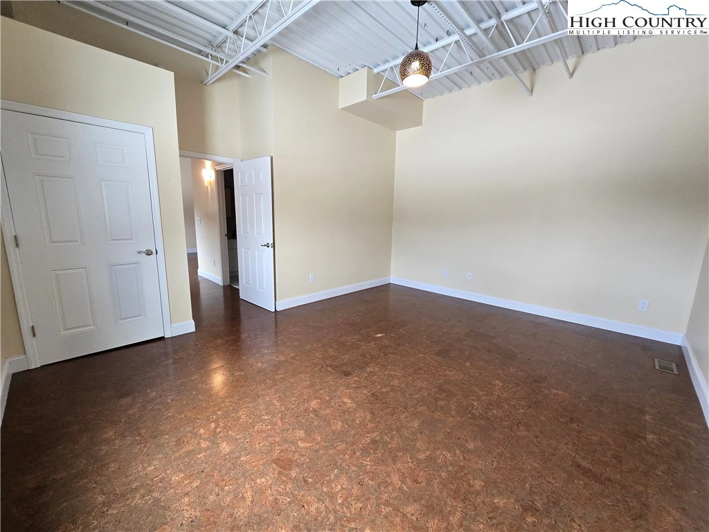 Image number 6 for the current listing