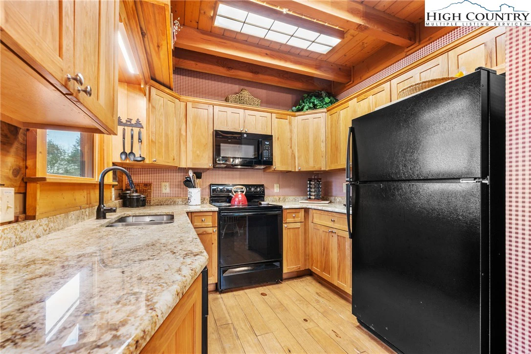 Image number 19 for the current listing
