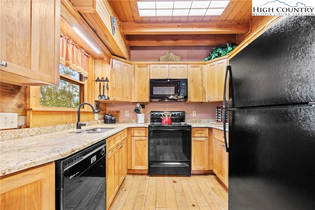 Image number 10 for the current listing