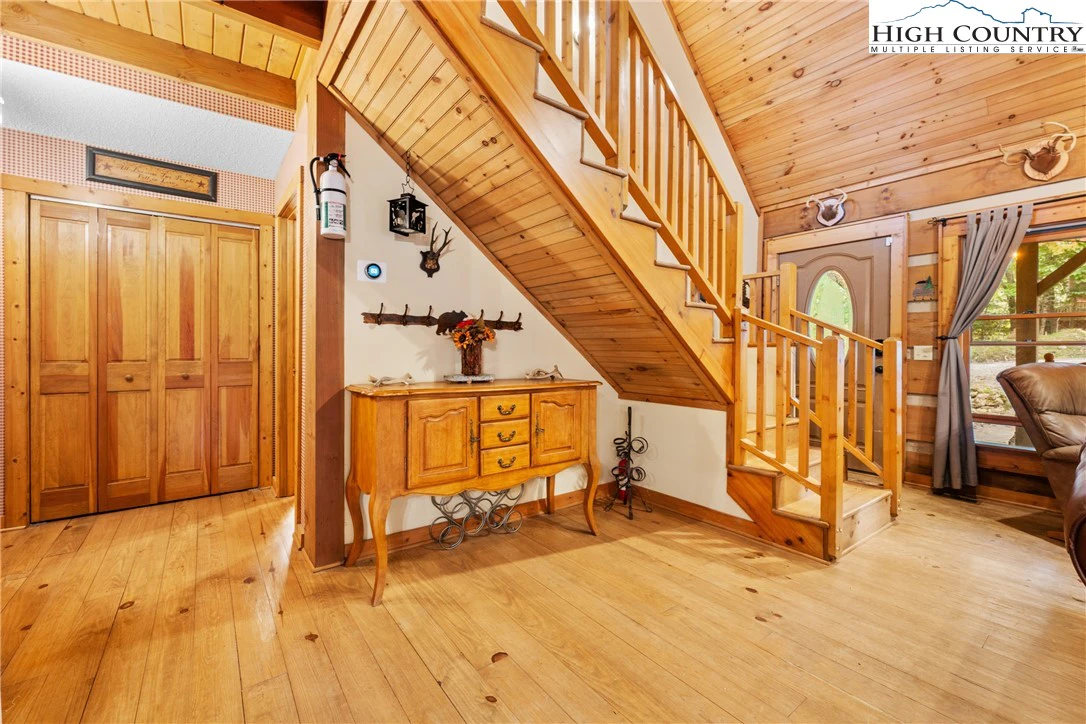 Image number 18 for the current listing