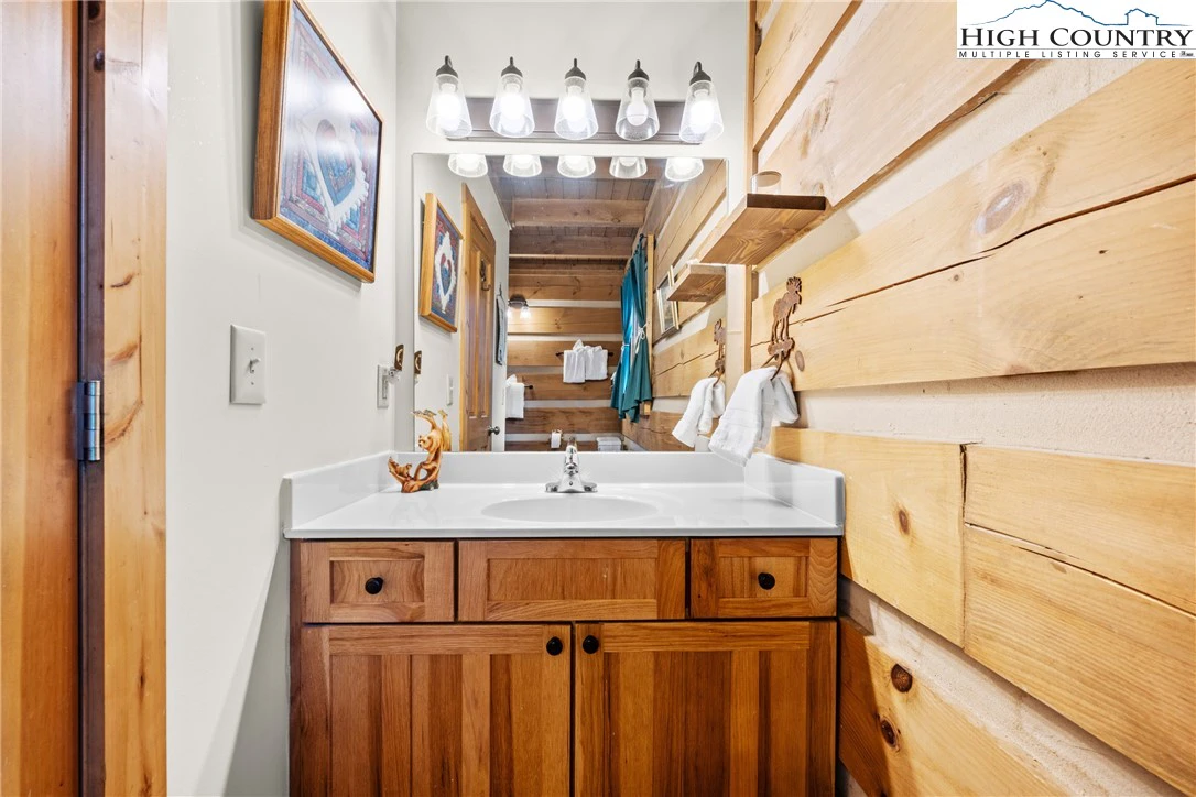 Image number 6 for the current listing
