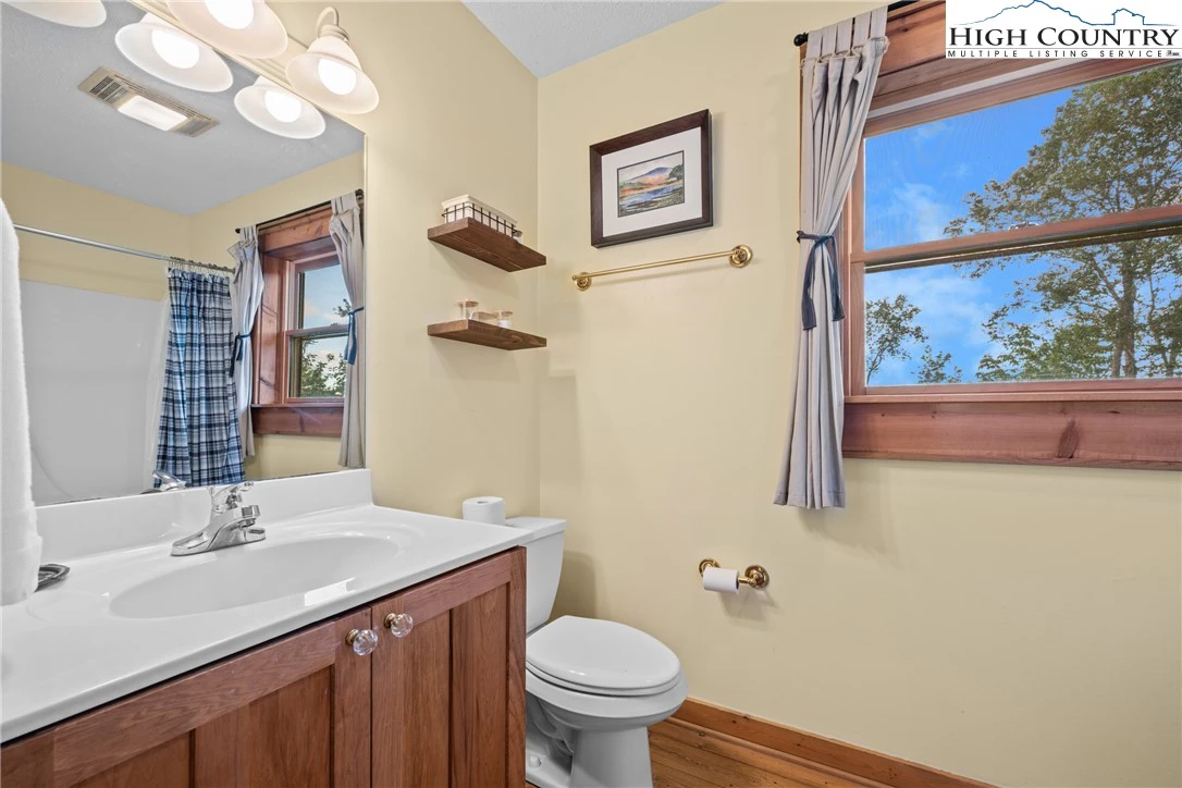 Image number 9 for the current listing