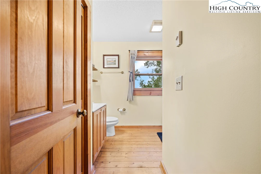Image number 2 for the current listing