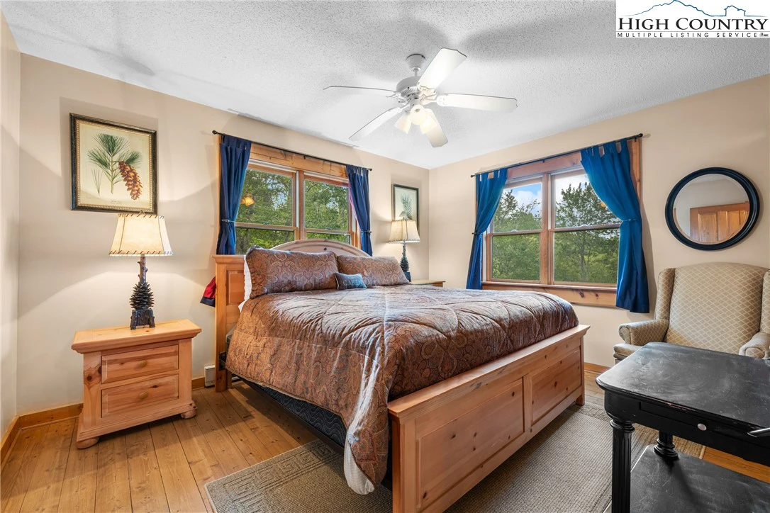 Image number 11 for the current listing