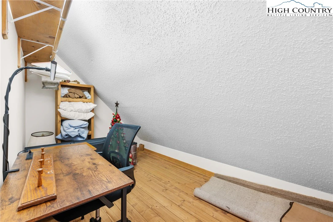 Image number 12 for the current listing