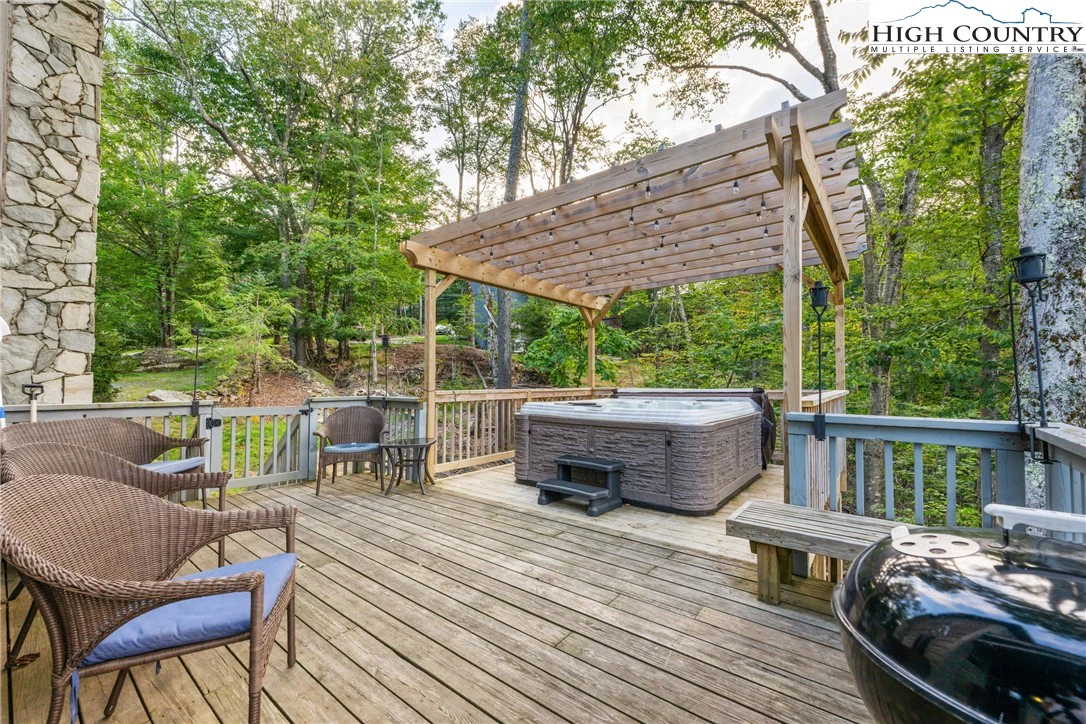 Image number 17 for the current listing