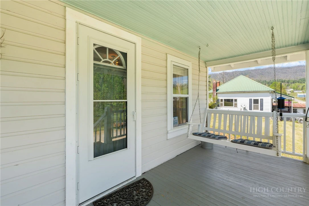Image number 19 for the current listing